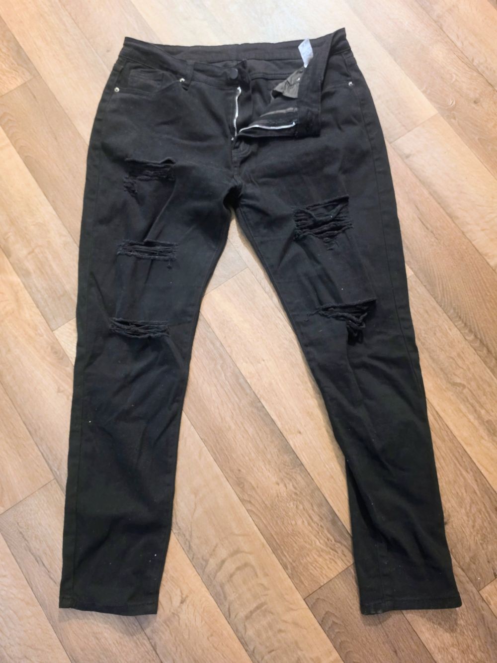 Women’s Black Ripped Skinny Jeans